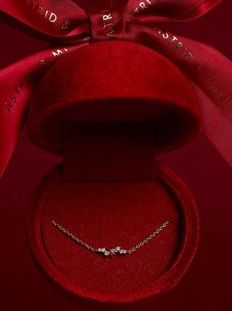 新款加入!Holt Renfrew年终大促2.9折起:SKIMS T恤、NIKE 运动鞋、SELF-PORTRAIT刺绣中长连衣裙0、BURBERRY 格子羊毛开衫 8