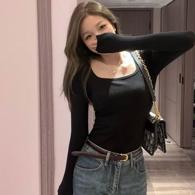 新款加入!Holt Renfrew年终大促2.9折起:SKIMS T恤、NIKE 运动鞋、SELF-PORTRAIT刺绣中长连衣裙0、BURBERRY 格子羊毛开衫 8