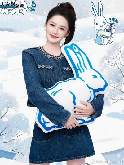 新款加入!Holt Renfrew年终大促2.9折起:SKIMS T恤、NIKE 运动鞋、SELF-PORTRAIT刺绣中长连衣裙0、BURBERRY 格子羊毛开衫 8