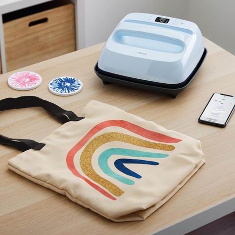  Cricut EasyPress® 3 便携压烫机 129.99加元（原价 139加元）