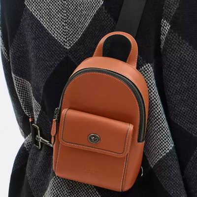 全场白菜！Coach Outlet新年大促，精选手袋、服饰、鞋靴等2.1-3折清仓！抢手拿包、迷你链条包、挎包、羊毛围巾、运动鞋！