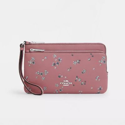 全场白菜！Coach Outlet新年大促，精选手袋、服饰、鞋靴等2.1-3折清仓！抢手拿包、迷你链条包、挎包、羊毛围巾、运动鞋！
