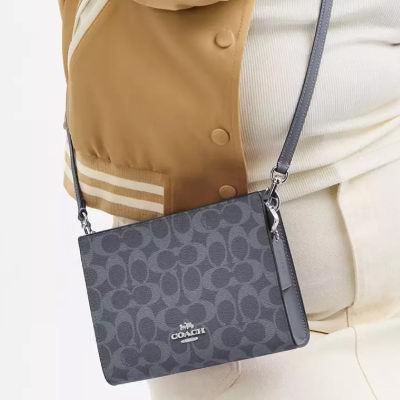 全场白菜！Coach Outlet新年大促，精选手袋、服饰、鞋靴等2.1-3折清仓！抢手拿包、迷你链条包、挎包、羊毛围巾、运动鞋！