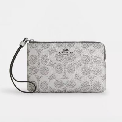 全场白菜！Coach Outlet新年大促，精选手袋、服饰、鞋靴等2.1-3折清仓！抢手拿包、迷你链条包、挎包、羊毛围巾、运动鞋！