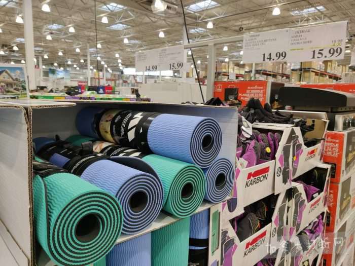 独家！【加东版】Costco店内实拍，有效期至1月11日！善存片.49、大西洋三文鱼.99、维C冲剂.49、迎财爆竹.99、雅顿眼霜.99、乐高行李箱.97、水果果泥.99、橄榄油.99！