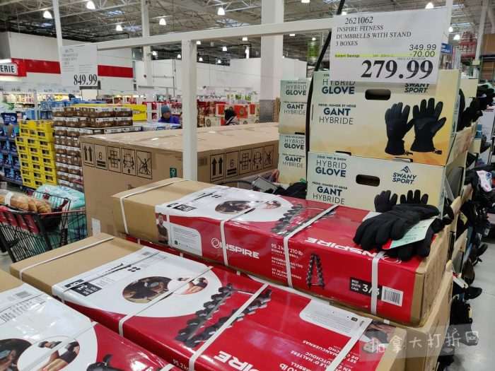 独家！【加东版】Costco店内实拍，有效期至1月11日！善存片.49、大西洋三文鱼.99、维C冲剂.49、迎财爆竹.99、雅顿眼霜.99、乐高行李箱.97、水果果泥.99、橄榄油.99！
