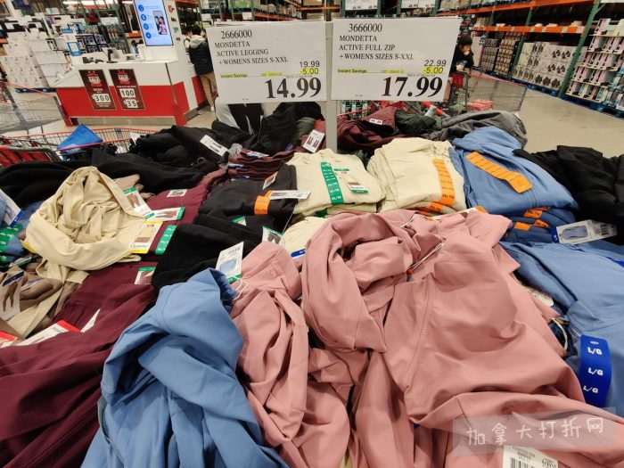 独家！【加东版】Costco店内实拍，有效期至1月11日！善存片.49、大西洋三文鱼.99、维C冲剂.49、迎财爆竹.99、雅顿眼霜.99、乐高行李箱.97、水果果泥.99、橄榄油.99！