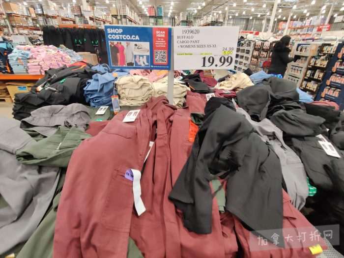 独家！【加东版】Costco店内实拍，有效期至1月11日！善存片.49、大西洋三文鱼.99、维C冲剂.49、迎财爆竹.99、雅顿眼霜.99、乐高行李箱.97、水果果泥.99、橄榄油.99！
