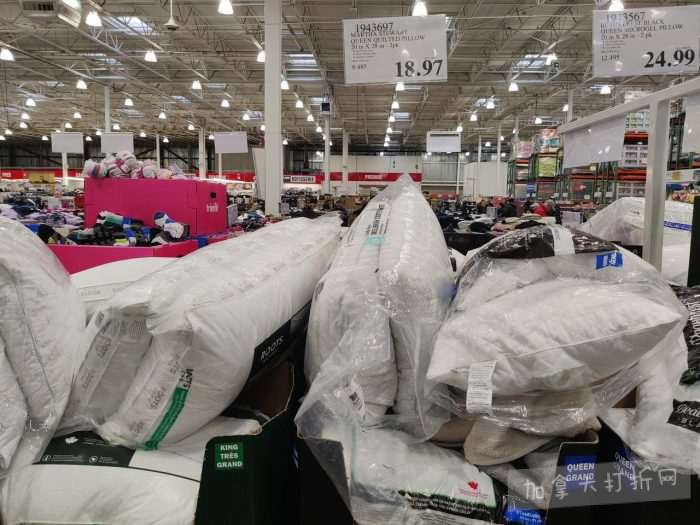 独家！【加东版】Costco店内实拍，有效期至1月11日！善存片.49、大西洋三文鱼.99、维C冲剂.49、迎财爆竹.99、雅顿眼霜.99、乐高行李箱.97、水果果泥.99、橄榄油.99！