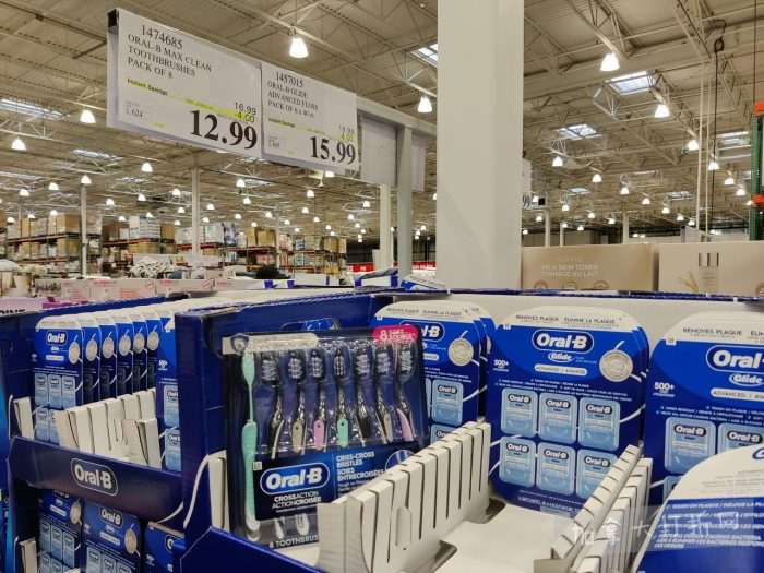 独家！【加东版】Costco店内实拍，有效期至1月11日！善存片.49、大西洋三文鱼.99、维C冲剂.49、迎财爆竹.99、雅顿眼霜.99、乐高行李箱.97、水果果泥.99、橄榄油.99！