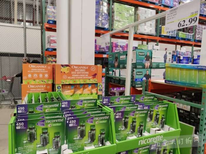 独家！【加东版】Costco店内实拍，有效期至1月11日！善存片.49、大西洋三文鱼.99、维C冲剂.49、迎财爆竹.99、雅顿眼霜.99、乐高行李箱.97、水果果泥.99、橄榄油.99！