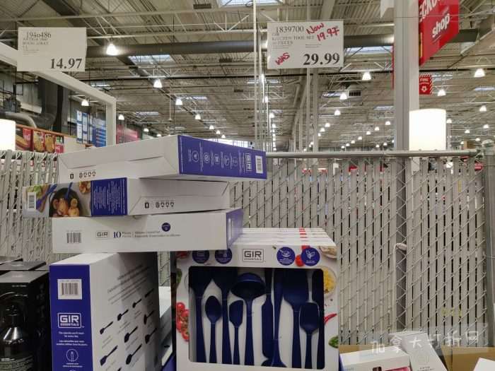 独家！【加东版】Costco店内实拍，有效期至1月11日！善存片.49、大西洋三文鱼.99、维C冲剂.49、迎财爆竹.99、雅顿眼霜.99、乐高行李箱.97、水果果泥.99、橄榄油.99！