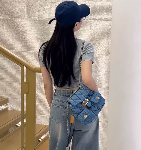 Coach Tabby 牛仔布菱格绗缝双肩包 297.5加元（原价 595加元）