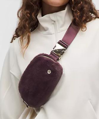 lululemon季末大促，精选时尚运动服饰3折起！入瑜伽垫、羽绒服、腋下包、托特包！