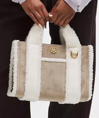 lululemon季末大促，精选时尚运动服饰3折起！入瑜伽垫、羽绒服、腋下包、托特包！