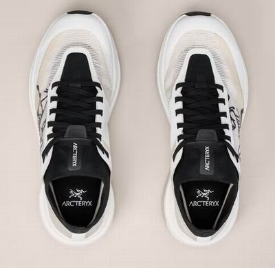 Arc'teryx 始祖鸟精选服饰、运动鞋5.5折 42加元起!登山鞋 114加元、850蓬松度欧洲白鹅绒羽绒服 292.5加元