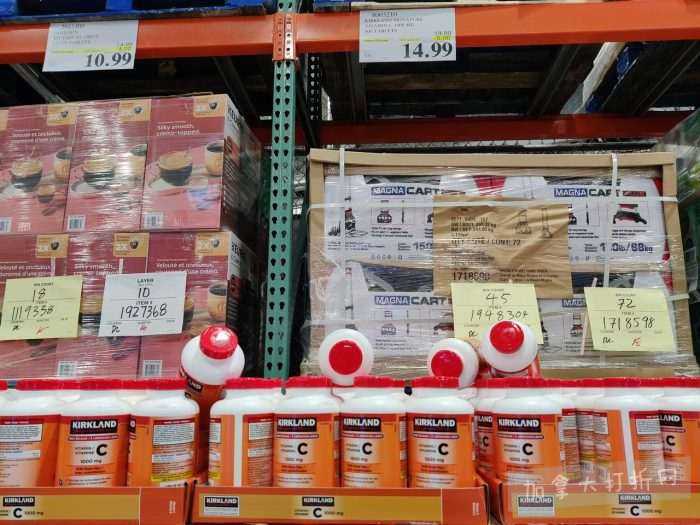 独家！【加东版】Costco店内实拍，有效期至1月18日！阿迪毛夹克.99、Bench马甲.99、红鲑鱼减、老豆腐.99、照烧鸡饭.99、巧克力奶.99、益生菌软糖.99、卫生巾.49！