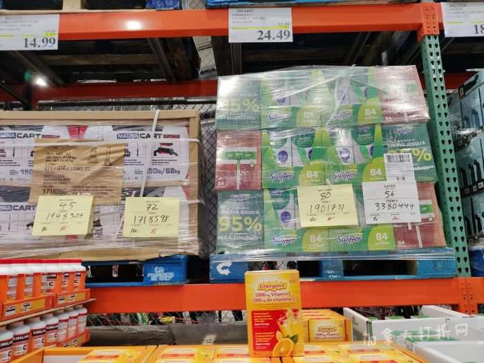 独家！【加东版】Costco店内实拍，有效期至1月18日！阿迪毛夹克.99、Bench马甲.99、红鲑鱼减、老豆腐.99、照烧鸡饭.99、巧克力奶.99、益生菌软糖.99、卫生巾.49！