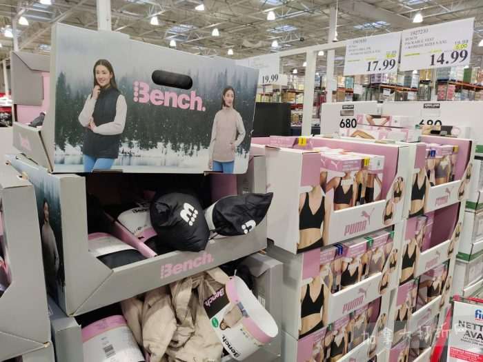 独家！【加东版】Costco店内实拍，有效期至1月18日！阿迪毛夹克.99、Bench马甲.99、红鲑鱼减、老豆腐.99、照烧鸡饭.99、巧克力奶.99、益生菌软糖.99、卫生巾.49！