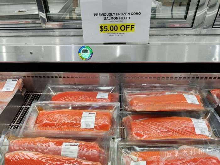 独家！【加东版】Costco店内实拍，有效期至1月18日！阿迪毛夹克.99、Bench马甲.99、红鲑鱼减、老豆腐.99、照烧鸡饭.99、巧克力奶.99、益生菌软糖.99、卫生巾.49！