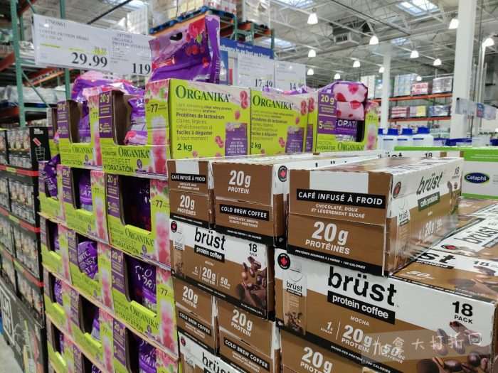 独家！【加东版】Costco店内实拍，有效期至1月18日！阿迪毛夹克.99、Bench马甲.99、红鲑鱼减、老豆腐.99、照烧鸡饭.99、巧克力奶.99、益生菌软糖.99、卫生巾.49！