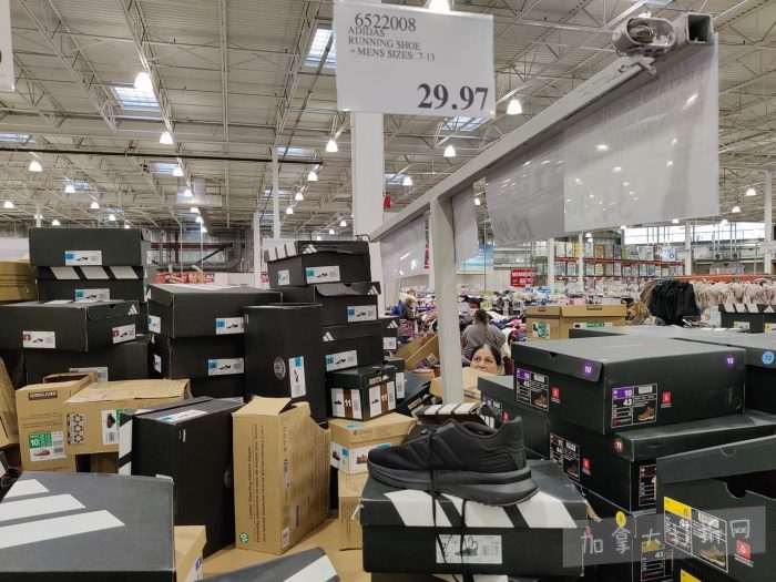 独家！【加东版】Costco店内实拍，有效期至1月18日！阿迪毛夹克.99、Bench马甲.99、红鲑鱼减、老豆腐.99、照烧鸡饭.99、巧克力奶.99、益生菌软糖.99、卫生巾.49！