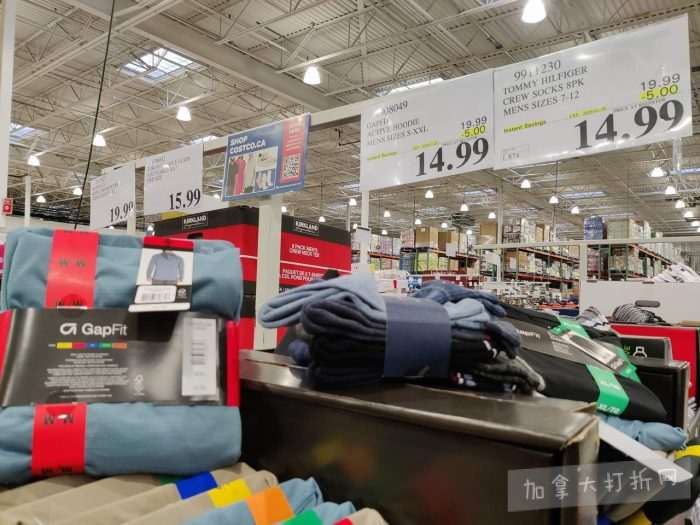 独家！【加东版】Costco店内实拍，有效期至1月18日！阿迪毛夹克.99、Bench马甲.99、红鲑鱼减、老豆腐.99、照烧鸡饭.99、巧克力奶.99、益生菌软糖.99、卫生巾.49！