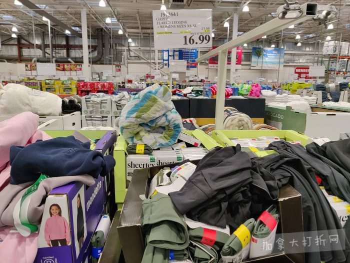独家！【加东版】Costco店内实拍，有效期至1月18日！阿迪毛夹克.99、Bench马甲.99、红鲑鱼减、老豆腐.99、照烧鸡饭.99、巧克力奶.99、益生菌软糖.99、卫生巾.49！
