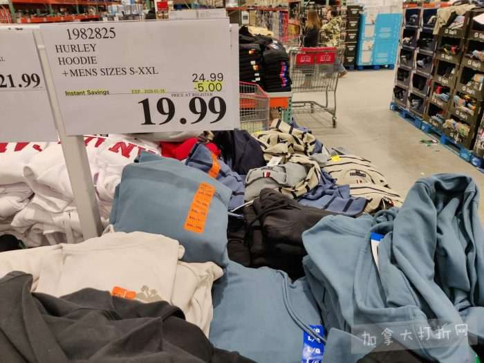 独家！【加东版】Costco店内实拍，有效期至1月18日！阿迪毛夹克.99、Bench马甲.99、红鲑鱼减、老豆腐.99、照烧鸡饭.99、巧克力奶.99、益生菌软糖.99、卫生巾.49！