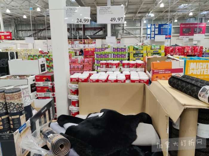 独家！【加东版】Costco店内实拍，有效期至1月18日！阿迪毛夹克.99、Bench马甲.99、红鲑鱼减、老豆腐.99、照烧鸡饭.99、巧克力奶.99、益生菌软糖.99、卫生巾.49！