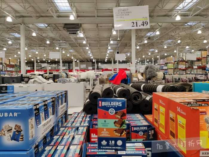 独家！【加东版】Costco店内实拍，有效期至1月18日！阿迪毛夹克.99、Bench马甲.99、红鲑鱼减、老豆腐.99、照烧鸡饭.99、巧克力奶.99、益生菌软糖.99、卫生巾.49！