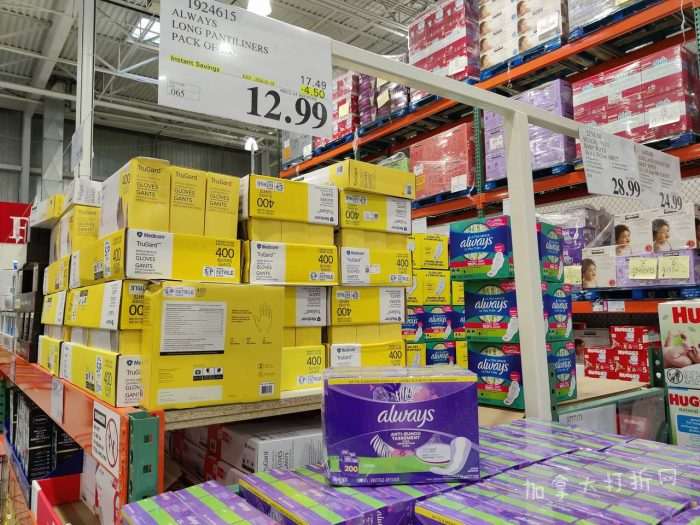 独家！【加东版】Costco店内实拍，有效期至1月18日！阿迪毛夹克.99、Bench马甲.99、红鲑鱼减、老豆腐.99、照烧鸡饭.99、巧克力奶.99、益生菌软糖.99、卫生巾.49！