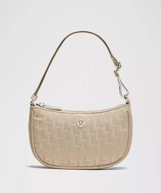 lululemon季末大促，精选时尚运动服饰3折起！入瑜伽垫、羽绒服、腋下包、托特包！