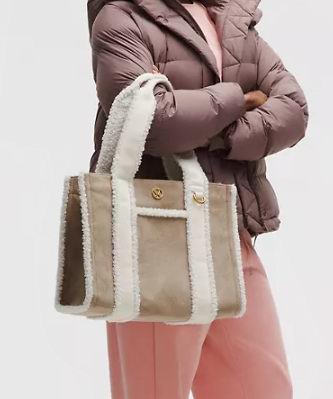 lululemon季末大促，精选时尚运动服饰3折起！入瑜伽垫、羽绒服、腋下包、托特包！