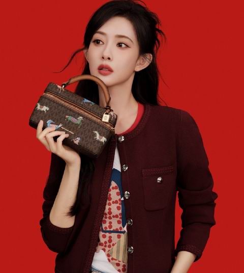 万马奔腾贺新年！孟子义同款！ Michael Kors Jana 2026新年限定款小懒包 228加元
