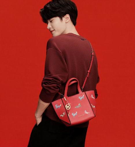 万马奔腾贺新年！孟子义檀健次同款！ Michael Kors Jordi 2026新年限定款小懒包 398加元