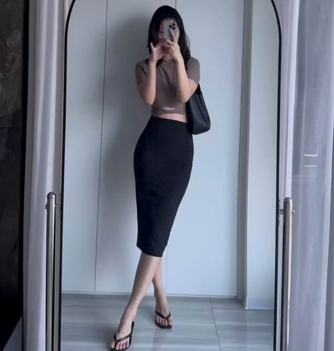 lululemon  Nulu 显瘦包臀半身裙 24加元（原价 78加元，2/4码）