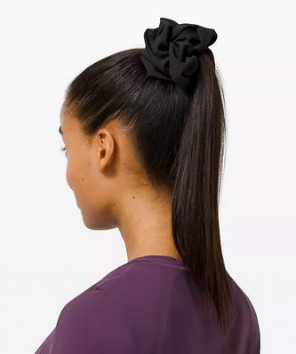 lululemon季末大促，精选时尚运动服饰3折起！入瑜伽垫、羽绒服、腋下包、托特包！