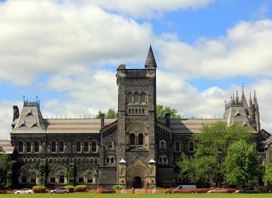 跌幅惊人!加拿大留学生锐减97%!大学撑不住了,裁员潮将至!