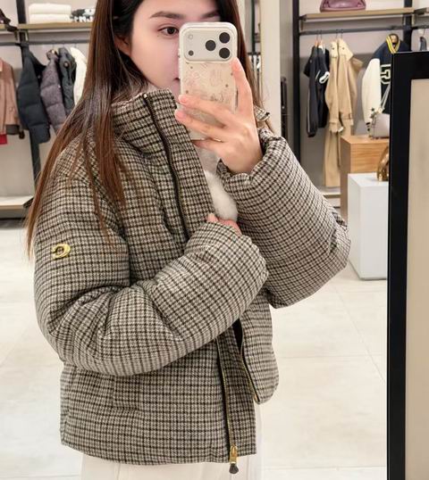 Coach 千鸟格鹅绒服 425加元(原价 850加元)