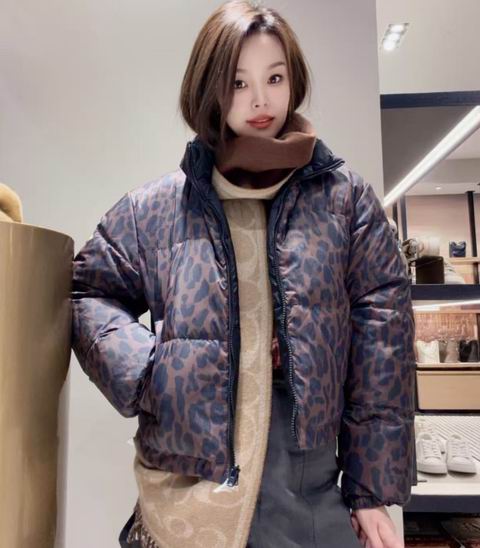 Coach 豹纹/黑色双面鹅绒服 416.5加元（原价 595加元）