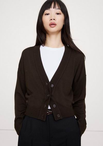 白菜价!Banana Republic 折扣区服饰4折起+额外8折:羊毛混纺T恤 23.99加元、衬衫 31.99加元、羊毛混纺高领T恤 39.99加元