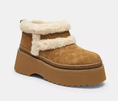 折扣升级!Coach官网精选美包、服饰、鞋靴、配饰4折起!入T恤、鹅绒服8、保暖靴9、水桶包0!