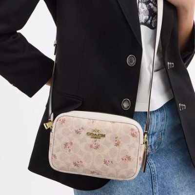 白菜速抢！Coach Outlet马年闪购，全场2.5折起+额外8折！抢羊毛手套、羊毛围巾、托特包8、相机包9、羽绒服2！