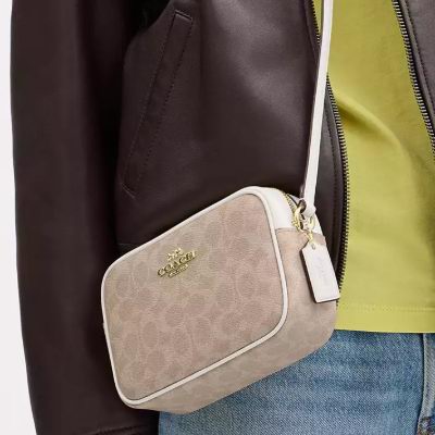 白菜速抢！Coach Outlet马年闪购，全场2.5折起+额外8折！抢羊毛手套、羊毛围巾、托特包8、相机包9、羽绒服2！