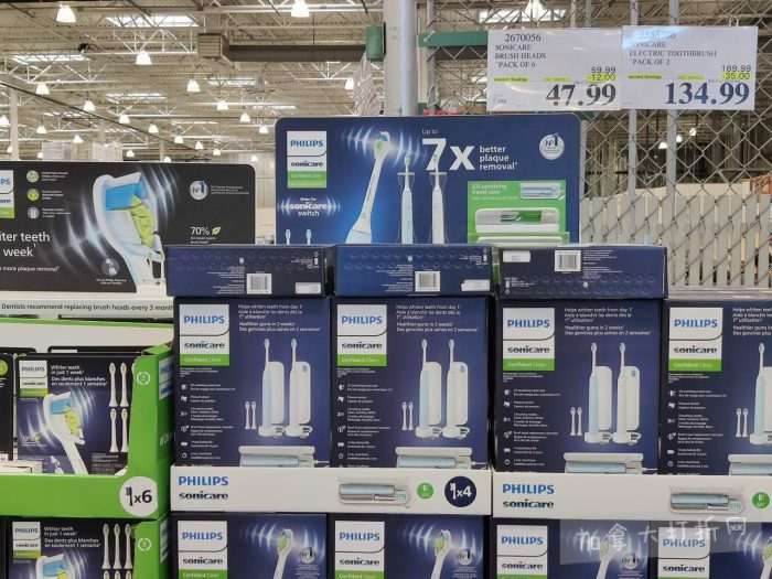 独家！【加东版】Costco店内实拍，有效期至2月8日！iPhone月供https://www.canadadz.com/wp-content/uploads/2026/02/2026020220152193-700x525.jpg、招财银柳.99、冰柜.99、海鲈鱼.99、阿迪鞋.97、加拿大队服.97、迷你香肠.99、午餐肉.99！