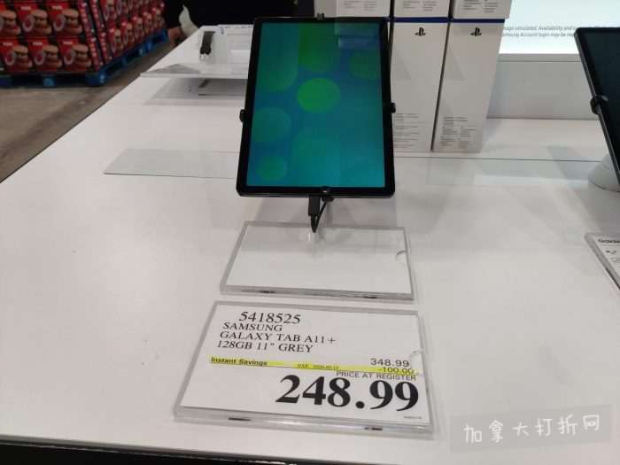 独家！【加东版】Costco店内实拍，有效期至2月8日！iPhone月供https://www.canadadz.com/wp-content/uploads/2026/02/2026020220163073-700x525.jpg、招财银柳.99、冰柜.99、海鲈鱼.99、阿迪鞋.97、加拿大队服.97、迷你香肠.99、午餐肉.99！