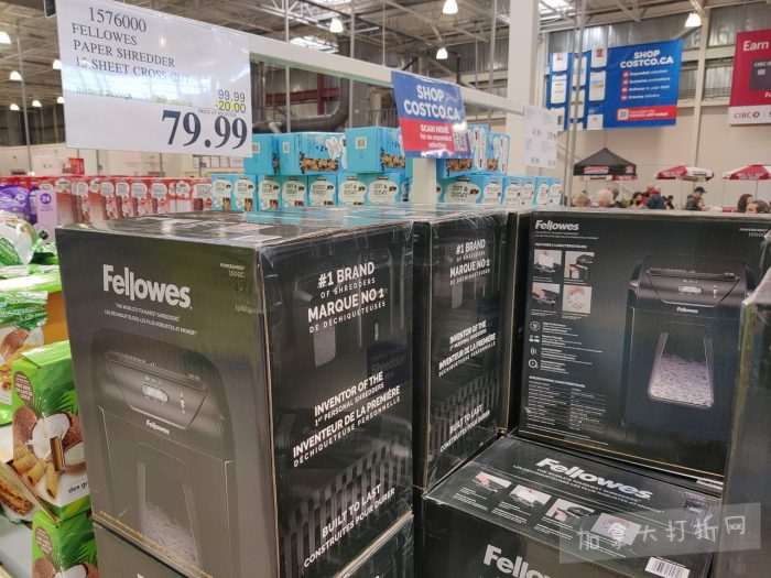 独家！【加东版】Costco店内实拍，有效期至2月8日！iPhone月供https://www.canadadz.com/wp-content/uploads/2026/02/2026020220170084-700x525.jpg、招财银柳.99、冰柜.99、海鲈鱼.99、阿迪鞋.97、加拿大队服.97、迷你香肠.99、午餐肉.99！