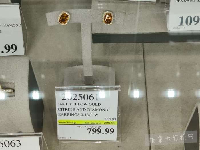 独家！【加东版】Costco店内实拍，有效期至2月8日！iPhone月供https://www.canadadz.com/wp-content/uploads/2026/02/2026020220171824-700x525.jpg、招财银柳.99、冰柜.99、海鲈鱼.99、阿迪鞋.97、加拿大队服.97、迷你香肠.99、午餐肉.99！