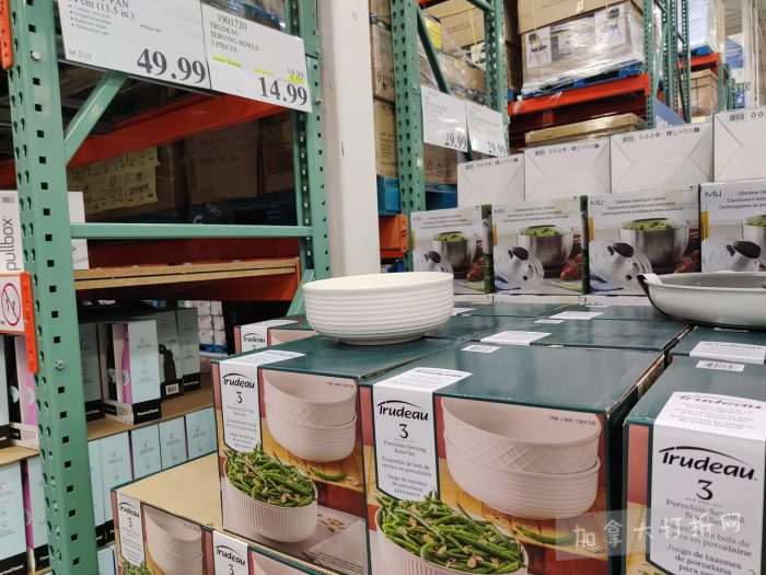 独家！【加东版】Costco店内实拍，有效期至2月8日！iPhone月供https://www.canadadz.com/wp-content/uploads/2026/02/2026020220180447-700x525.jpg、招财银柳.99、冰柜.99、海鲈鱼.99、阿迪鞋.97、加拿大队服.97、迷你香肠.99、午餐肉.99！